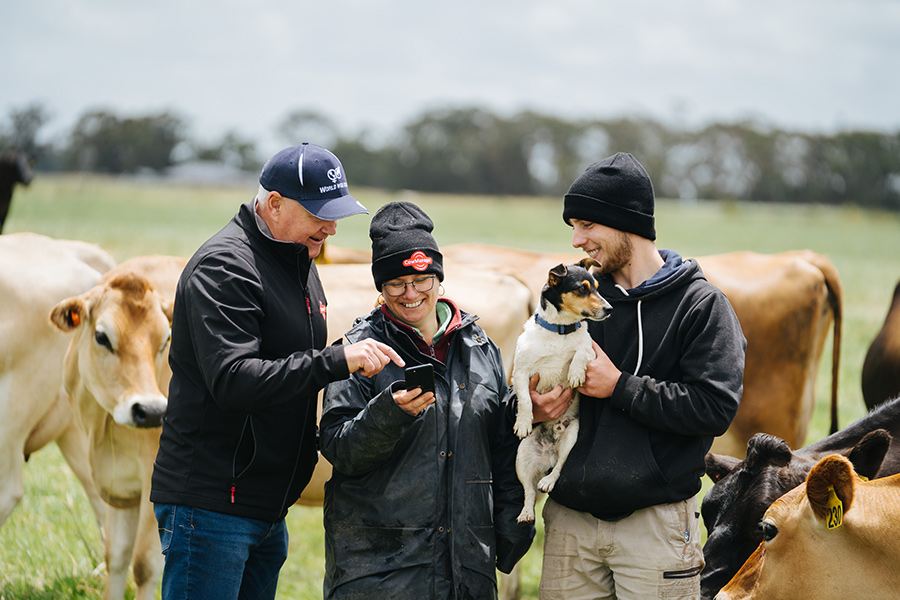 WWS Australia Paul Quinlan with CowManager farmers