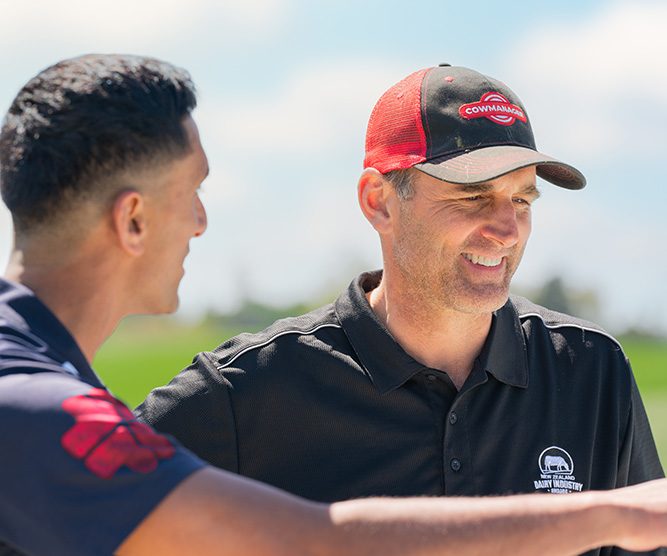 Vet Kyle Kannan and farmer Paul Koopal